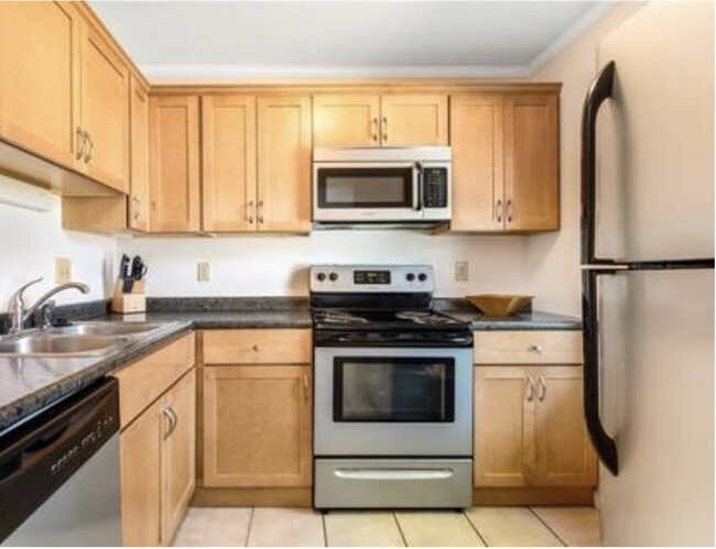 Building Photo - 252 Twin Oaks Ter