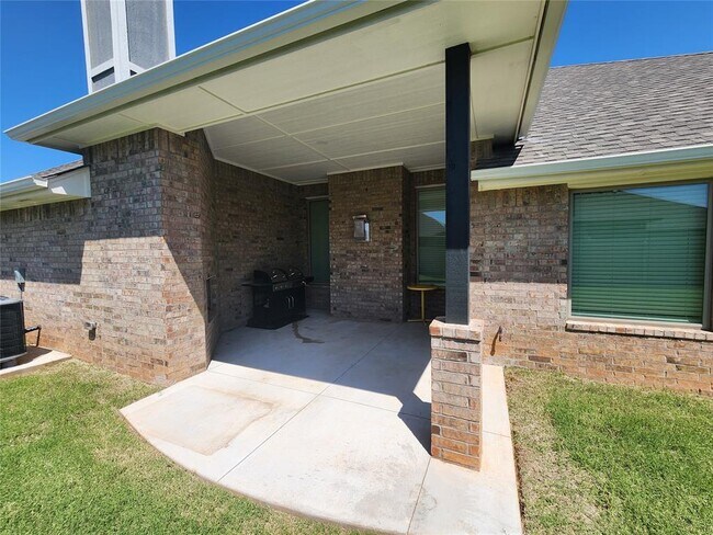 Foto del edificio - 16013 Dahlia Rd
