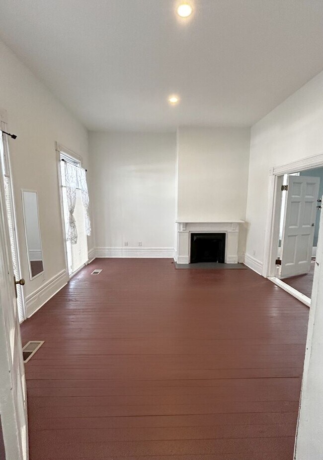 Building Photo - Available Now! MOVE IN READY!   ?? ?? ??! ...