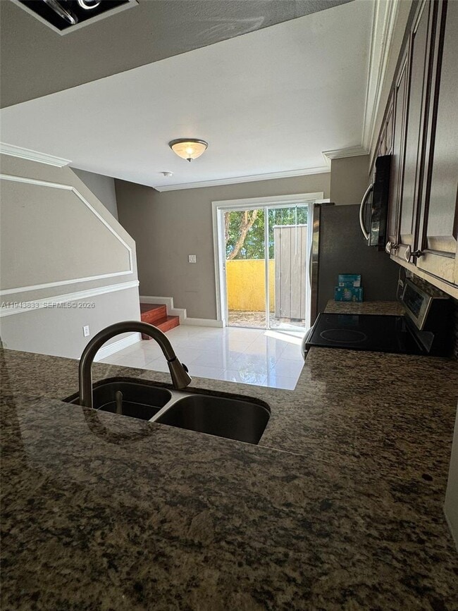 Foto del edificio - 8240 SW 149th Ct