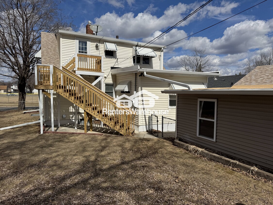 Primary Photo - 238 MacArthur St E