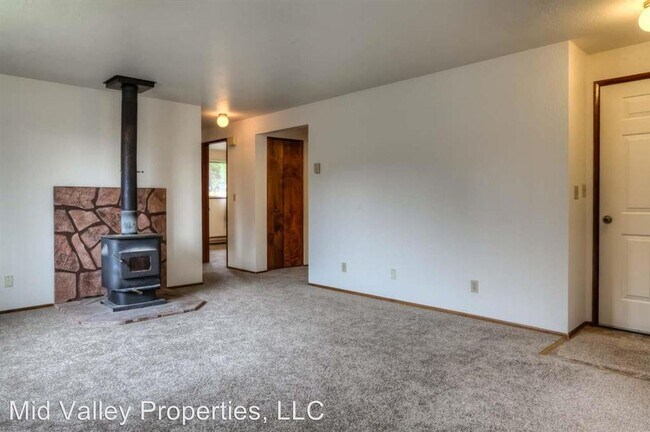 Foto del edificio - 4253-4255 Madrona Way SE