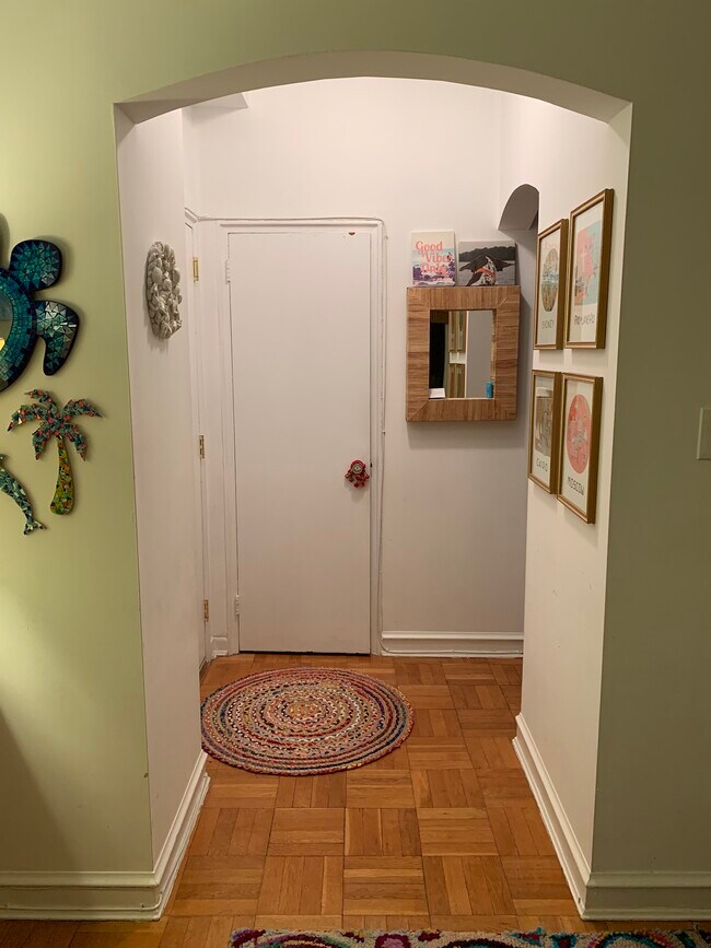 Entryway (prior tenant) - 2515 K St NW
