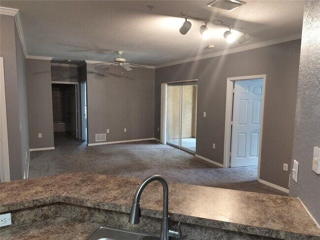 Building Photo - 10209 Courtney Palms Blvd