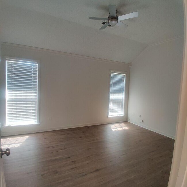 Foto del edificio - 7743 Meadow Vale Dr
