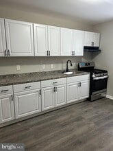 Building Photo - 720 N Port St