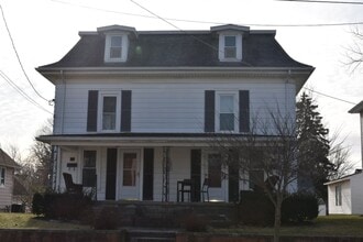 Building Photo - 128 Byall Ave