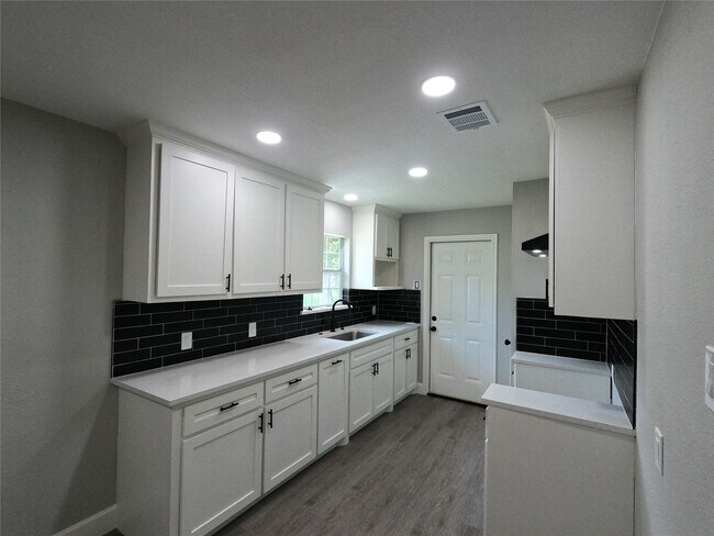 Foto del edificio - 6622 Cobalt St