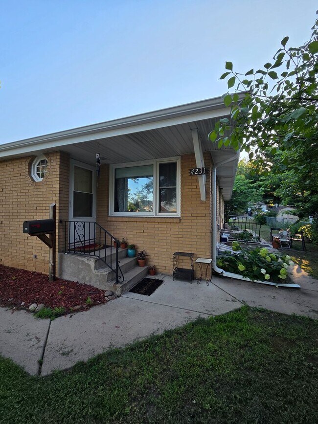 Foto del edificio - 4229-4231 Unity Ave N