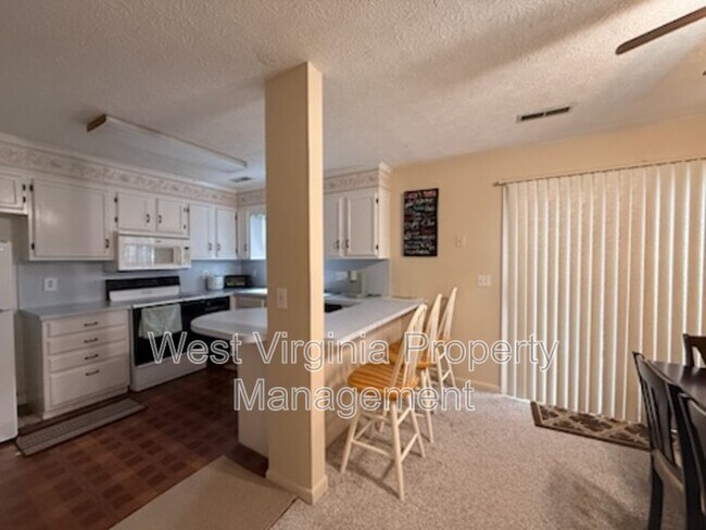 Foto del edificio - 406 Spruce Ln