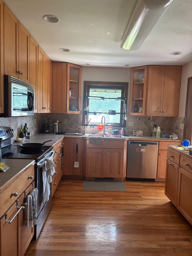 Building Photo - 200 Arrowhead Dr