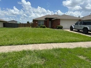 Building Photo - 105 Shady Creek Ln