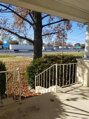 Building Photo - 13 N Service Rd