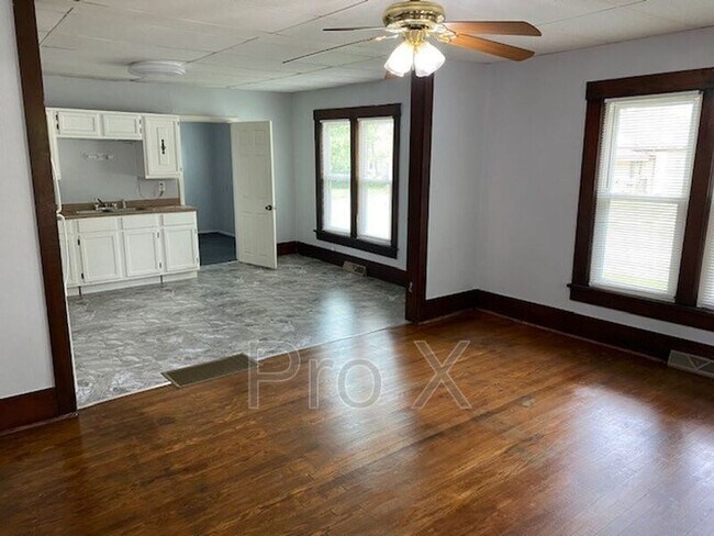 Building Photo - 121 W. Jackson Apt A