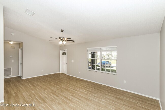 Building Photo - 1084 Thompson Rd SW