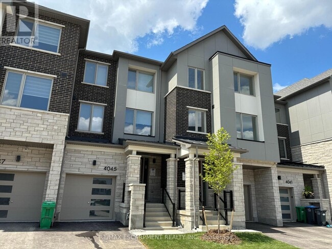 Building Photo - 4045 Saida St