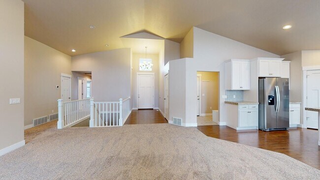 Foto del edificio - Fabulous Rambler with Amazing Details -- Read on....