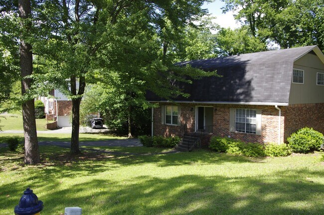 Foto del edificio - 813 Linbard Ln
