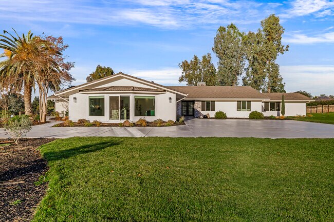 Foto del edificio - 6615 Arabian Cir