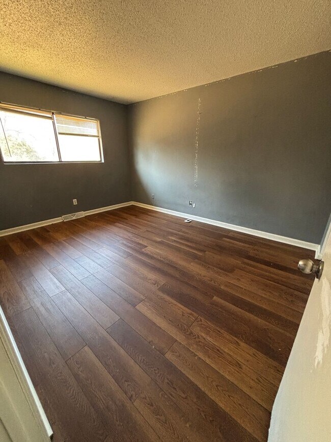 Building Photo - Powell Mill Rd