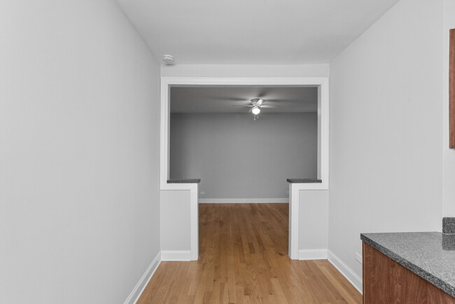 Foto del edificio - 3720 N Pine Grove Ave