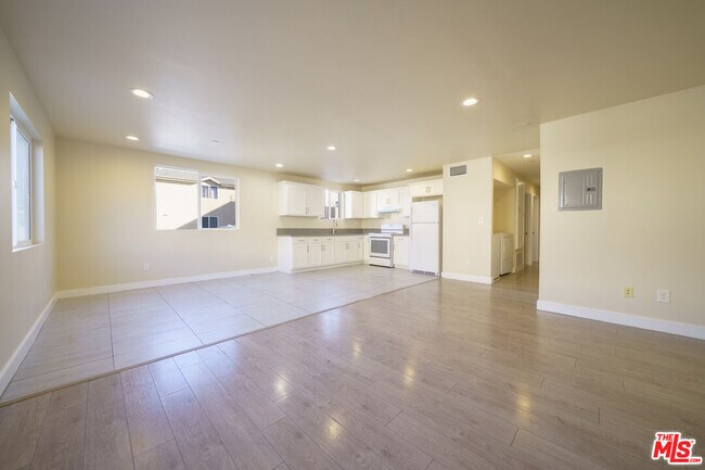 Foto del edificio - 6514 Brynhurst Ave