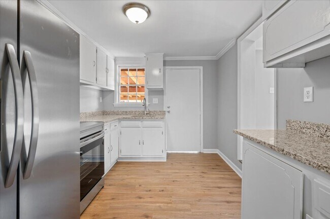 Building Photo - Spacious 3-Bedroom, 2-Bathroom Home at Car...