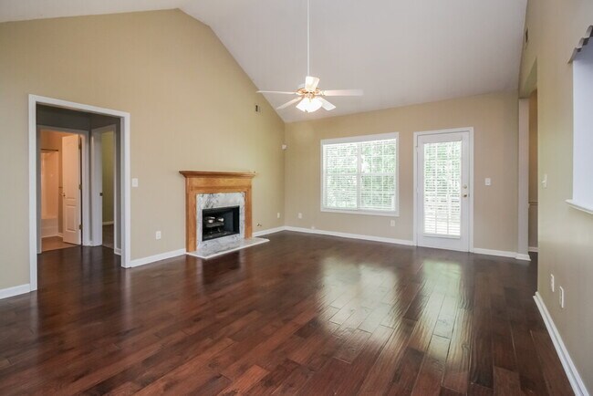 Foto del edificio - 1331 Vine Cir