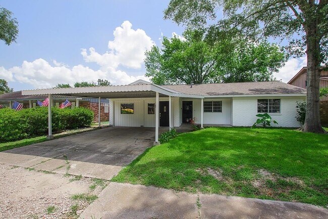 Foto del edificio - 4205 Ember Ln
