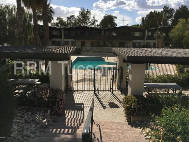 Foto del edificio - 5901 N Oracle Rd