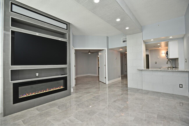 Built in TV & fireplace in LR - 400 E Colonial Dr