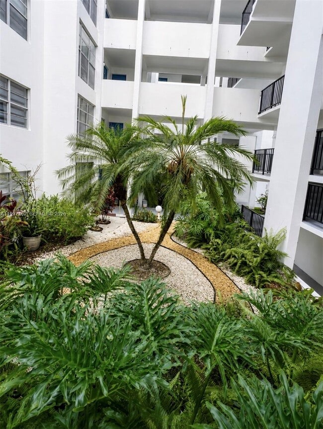 Foto del edificio - 6901 Cypress Rd
