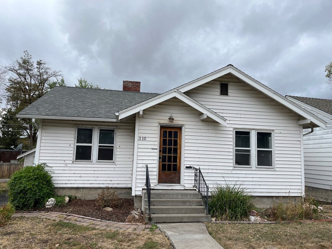 Primary Photo - 2 BR House in Pacific Terrace