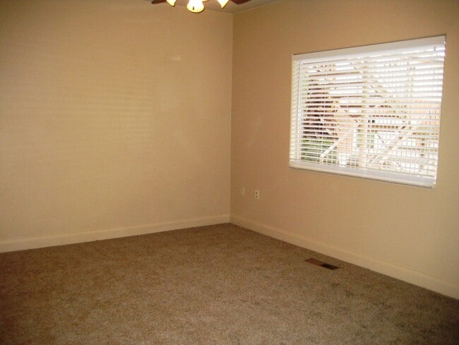 Building Photo - La Venita Condo #B3