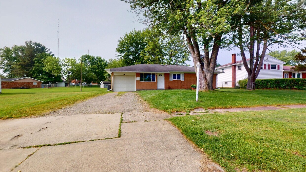 Foto principal - Ranch with garage now Available