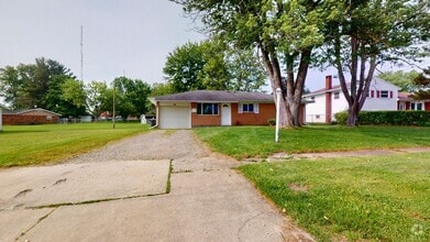 Building Photo - 815 Burns St