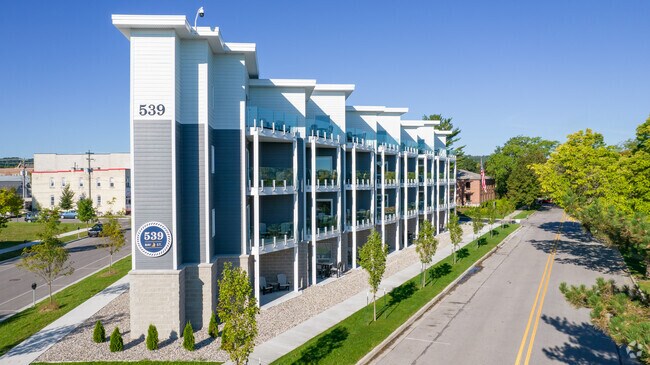 Foto del edificio - Bay Street Condominums