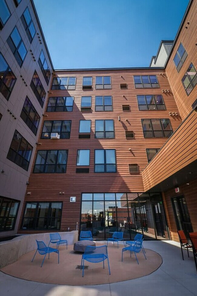 Foto del edificio - 1400 E Walnut St