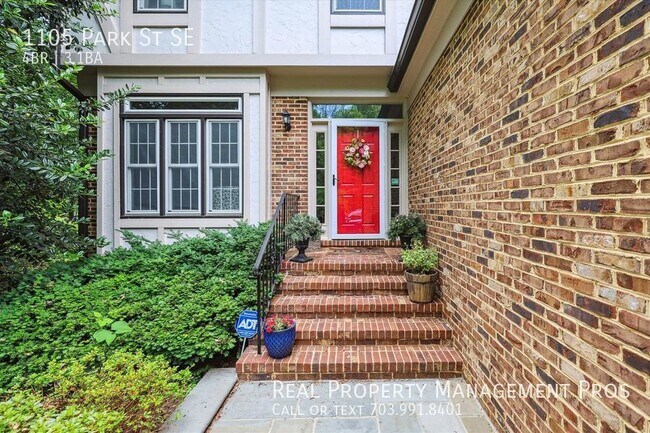 Foto del edificio - Bright & Beautifully Remodeled Vienna Home...