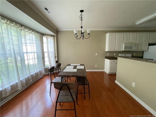 Foto del edificio - 1015 Goldmist Ln