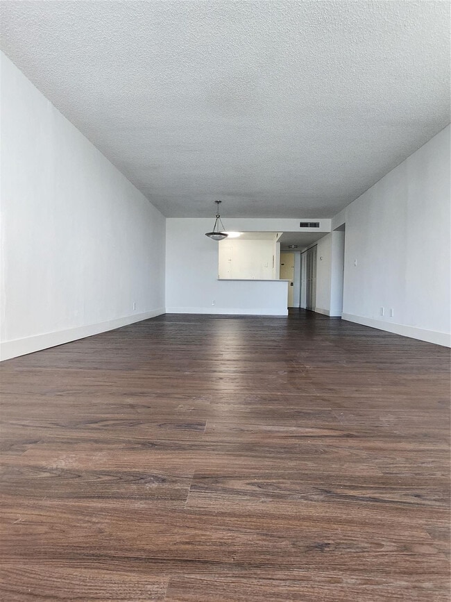 Building Photo - 9001 SW 77th Ave