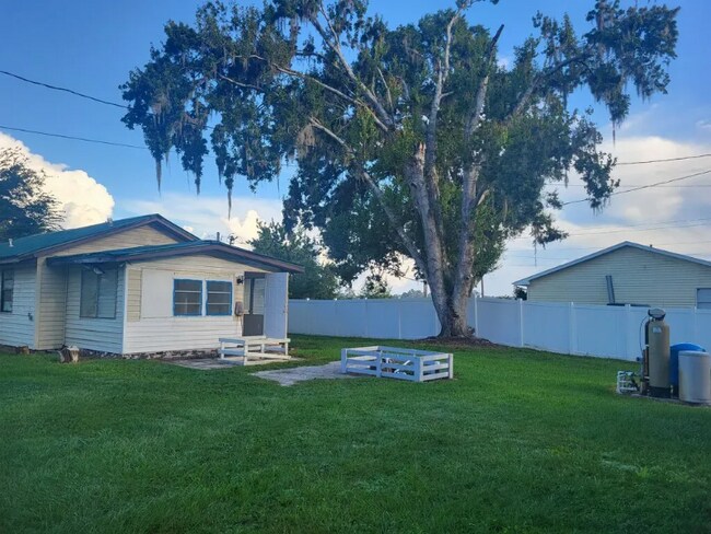 Foto del edificio - 4204 Deeson Rd