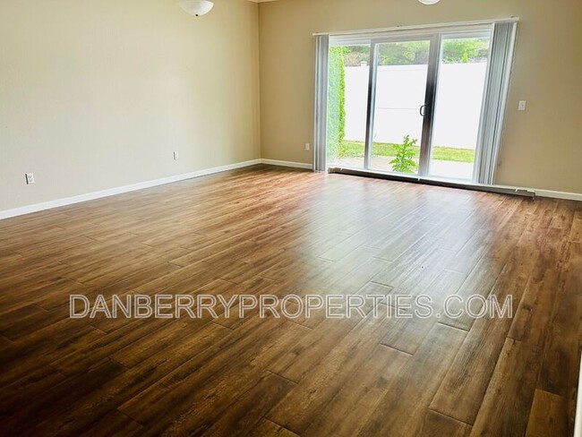 Building Photo - 1429 River Park Ln