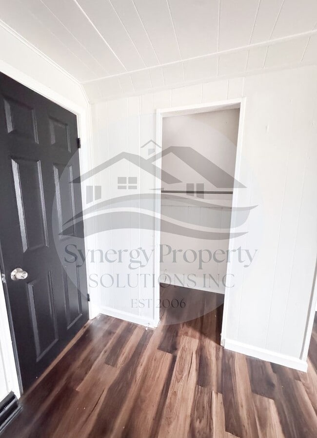 Building Photo - Madison Home