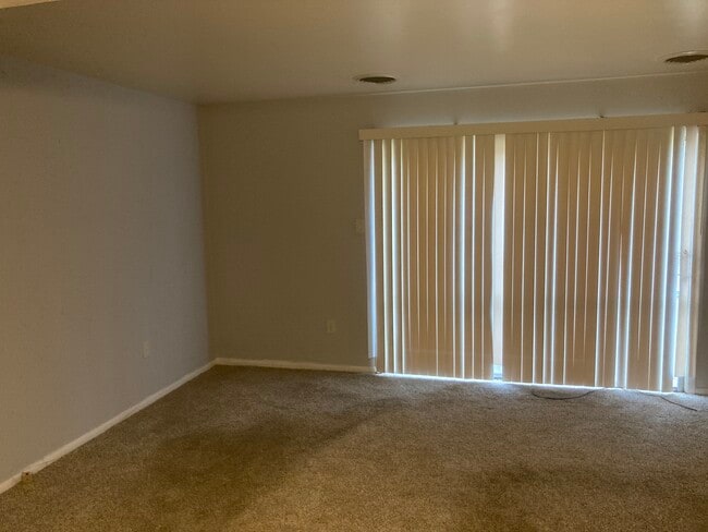 Building Photo - 38 Willa Dr