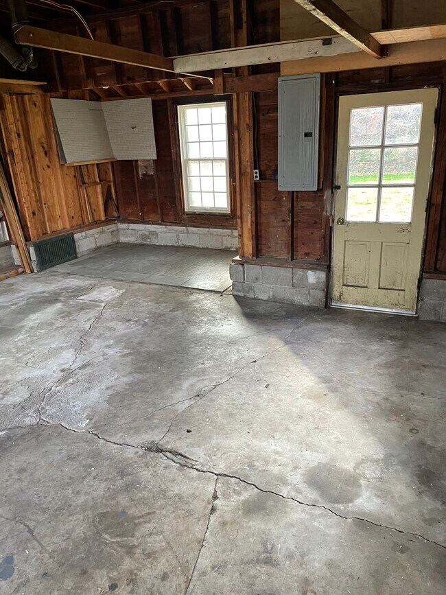 911 W Wooster St, Bowling Green, OH 43402 House Rental in Bowling