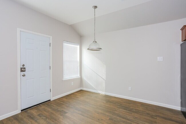 Building Photo - 201 Meadow Lark Ln