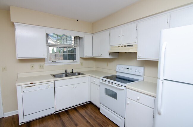 Building Photo - 415 Eddy Ln
