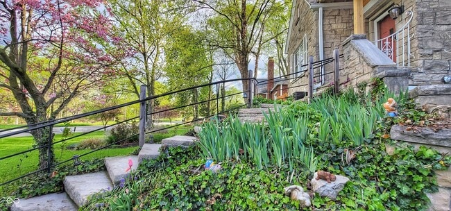 Photo - 4111 E Pleasant Run Parkway South Dr House