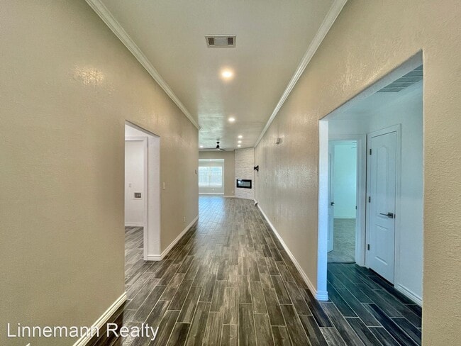 Building Photo - 4 br, 2.5 bath House - 3600 Tatonka Drive